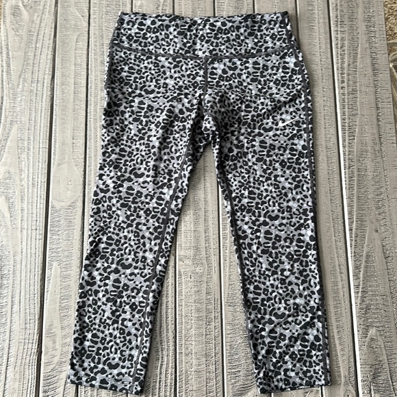 Nike compression reflective capri leggings - Picture 1 of 7